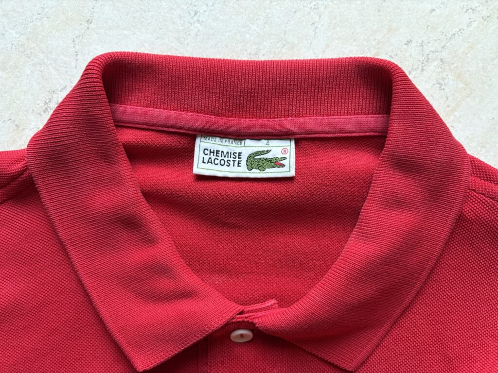 フランス製"LACOSTE"のポロシャツのタグ。