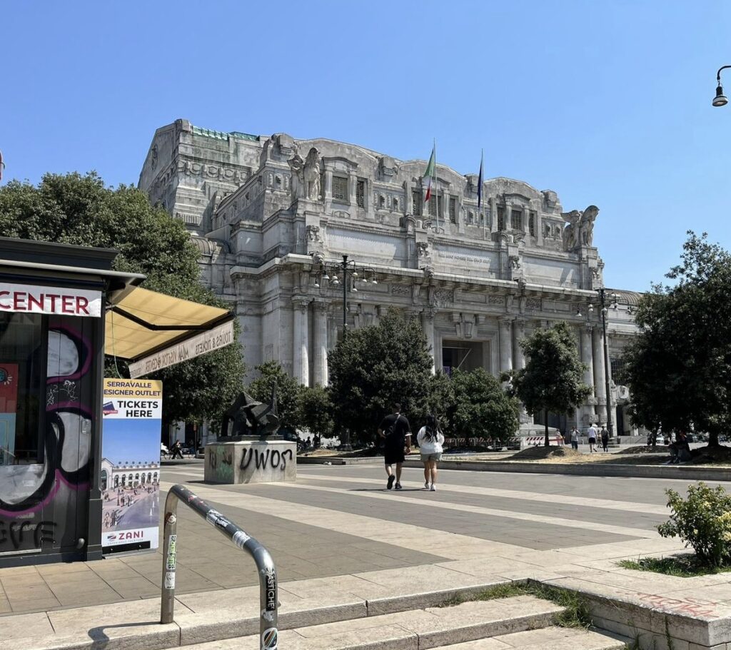 ミラノ中央駅。"イタリア旅行"で訪れたい。
