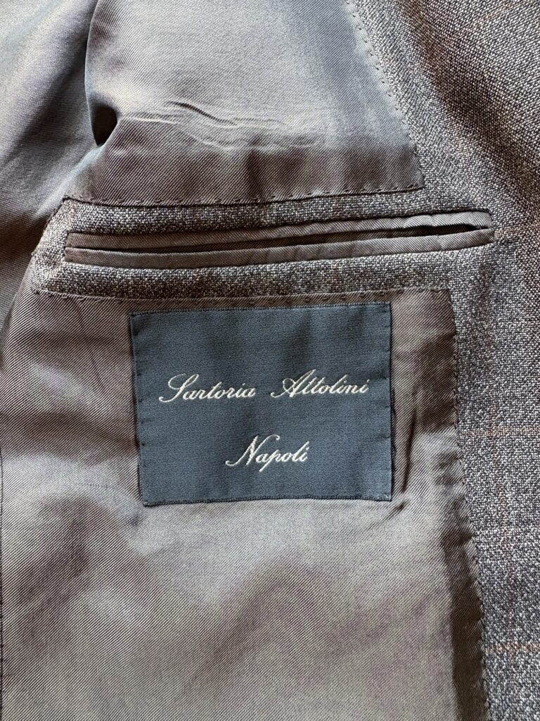 ”Sartoria Attolini”のジャケット。タグ部分。
