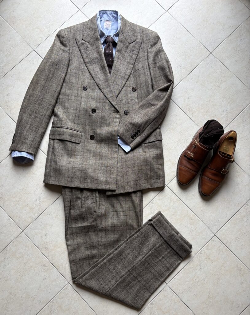 秋冬のクラシックコンサートにおすすめの男性の服装。スーツコーディネート。