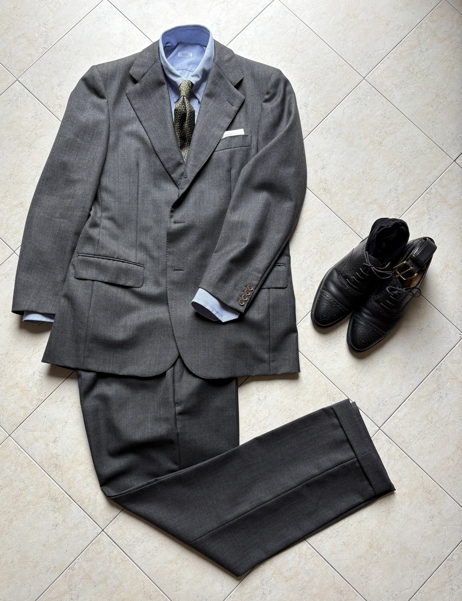 Belvestのスーツコーディネート。
クラシックスタイルの一つ