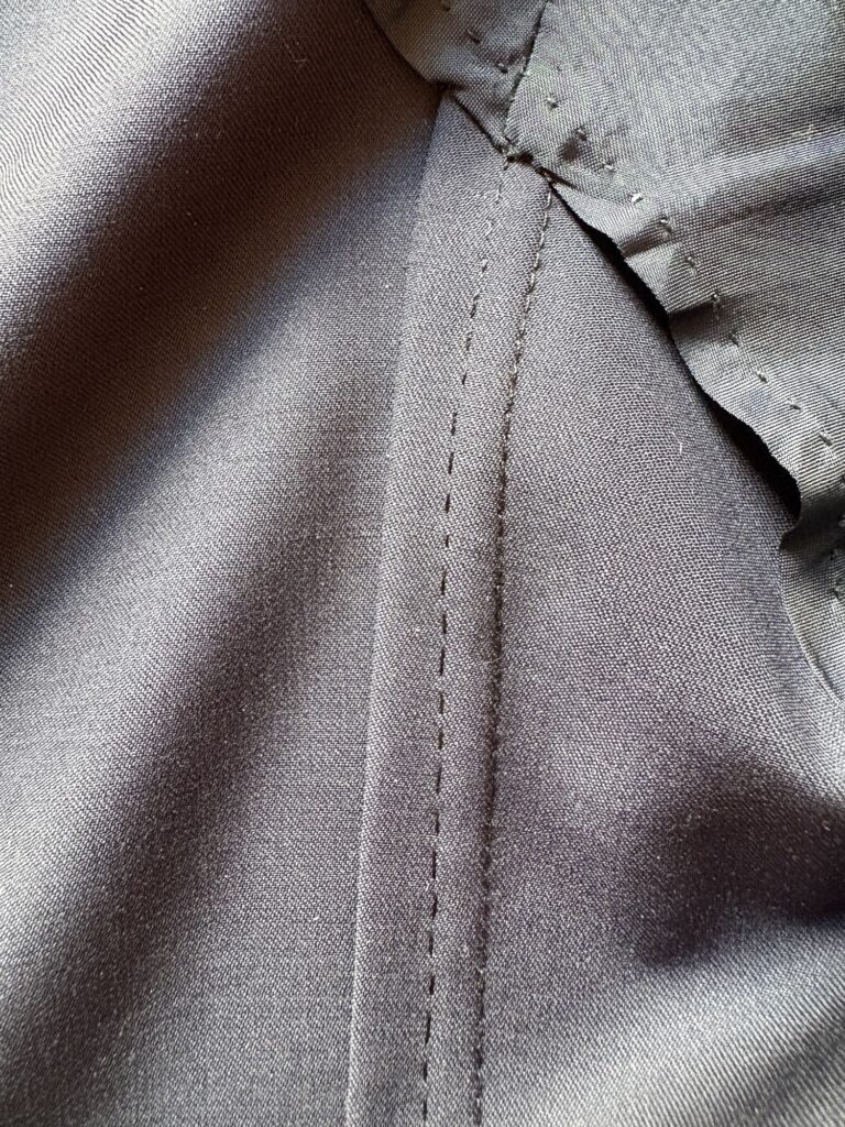"ローマンスタイル"のBrioniのジャケット。裏側の様子。