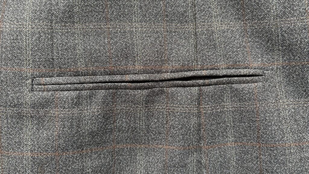 チェザレアットリーニの前身である“Sartoria Attolini”のテーラードジャケットの腰ポケット。