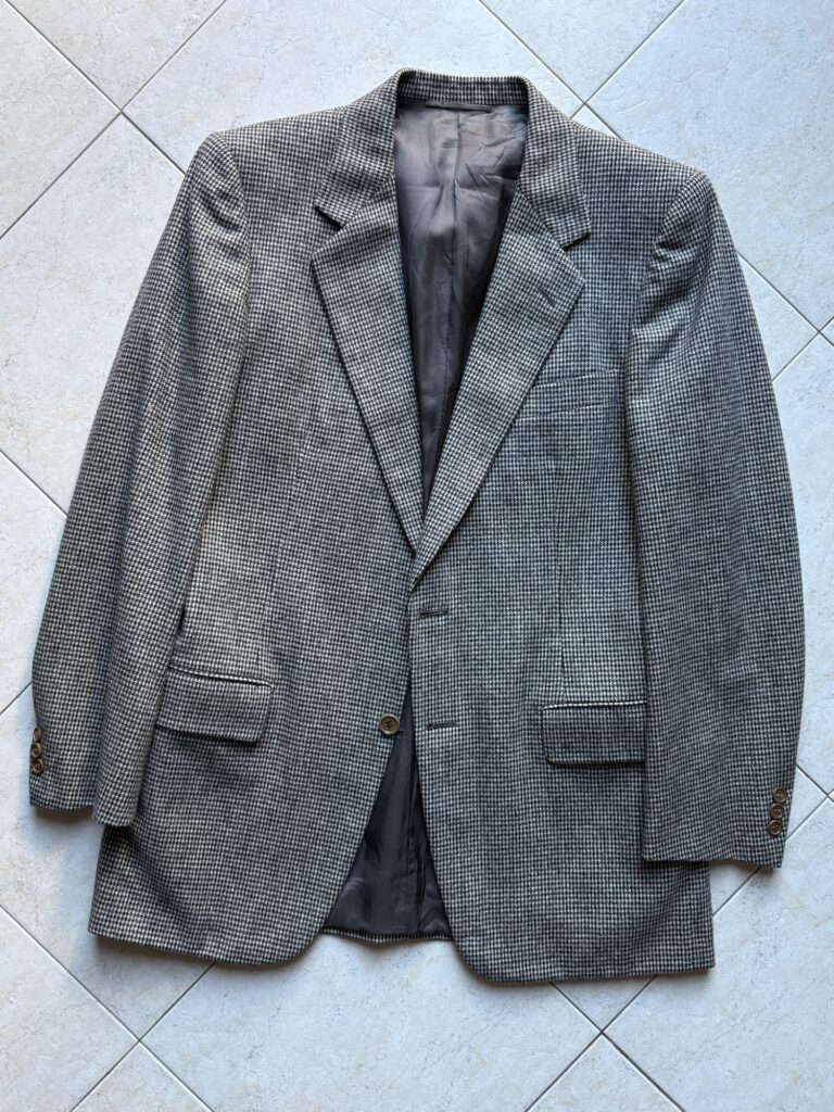Belvest(ベルベスト)のテーラードジャケット。