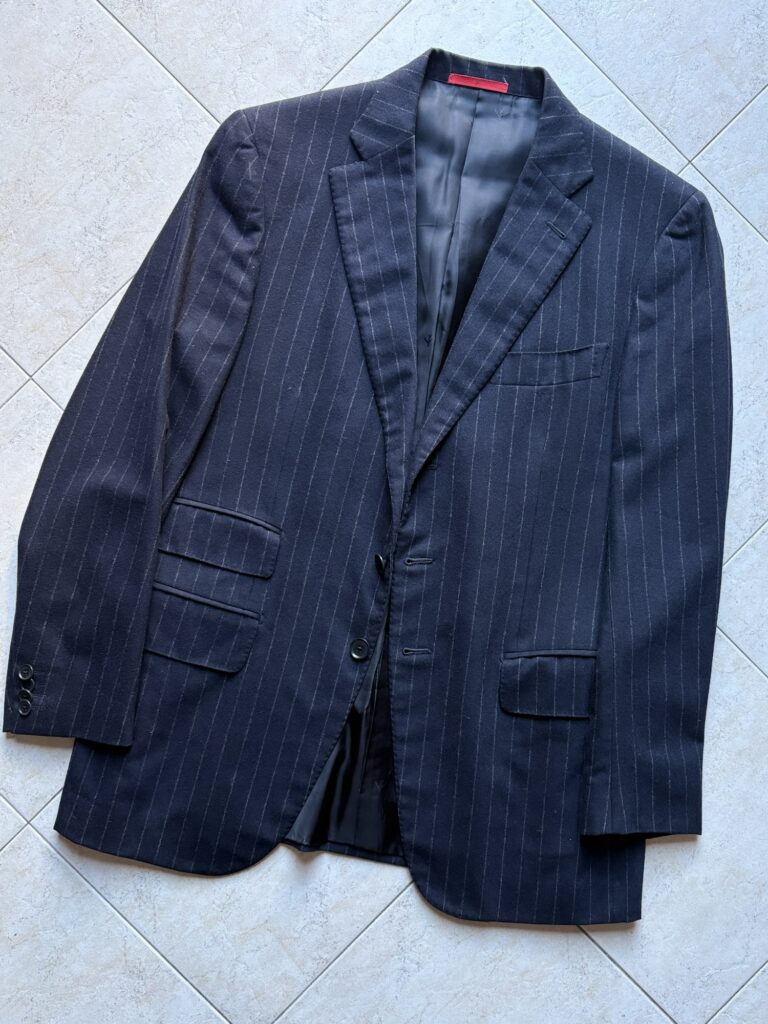 ISAIA(イザイア)のネイビーフランネルチョークストライプジャケット。グレゴリーモデル。