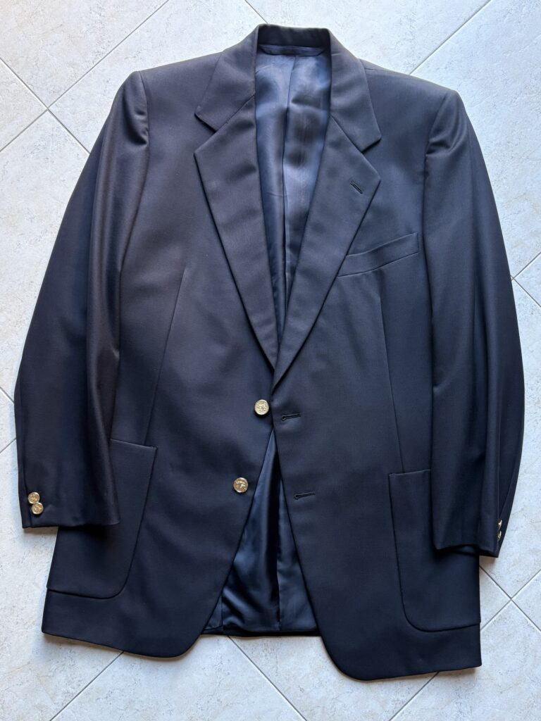 Burberry(バーバリー)のベルベスト製のネイビーブレザー