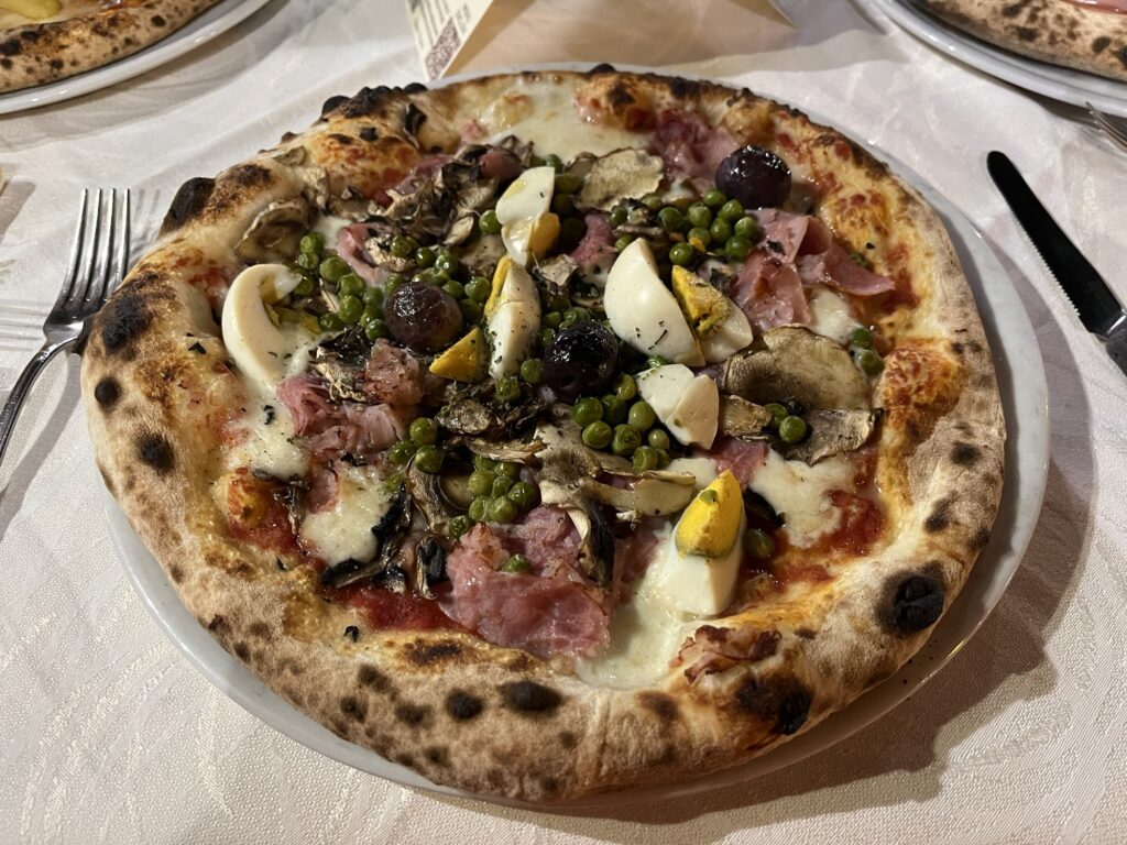 イタリア　ピザ　本場ピッツェリアでの物　カプリチョーザピッツァ　シチリア風