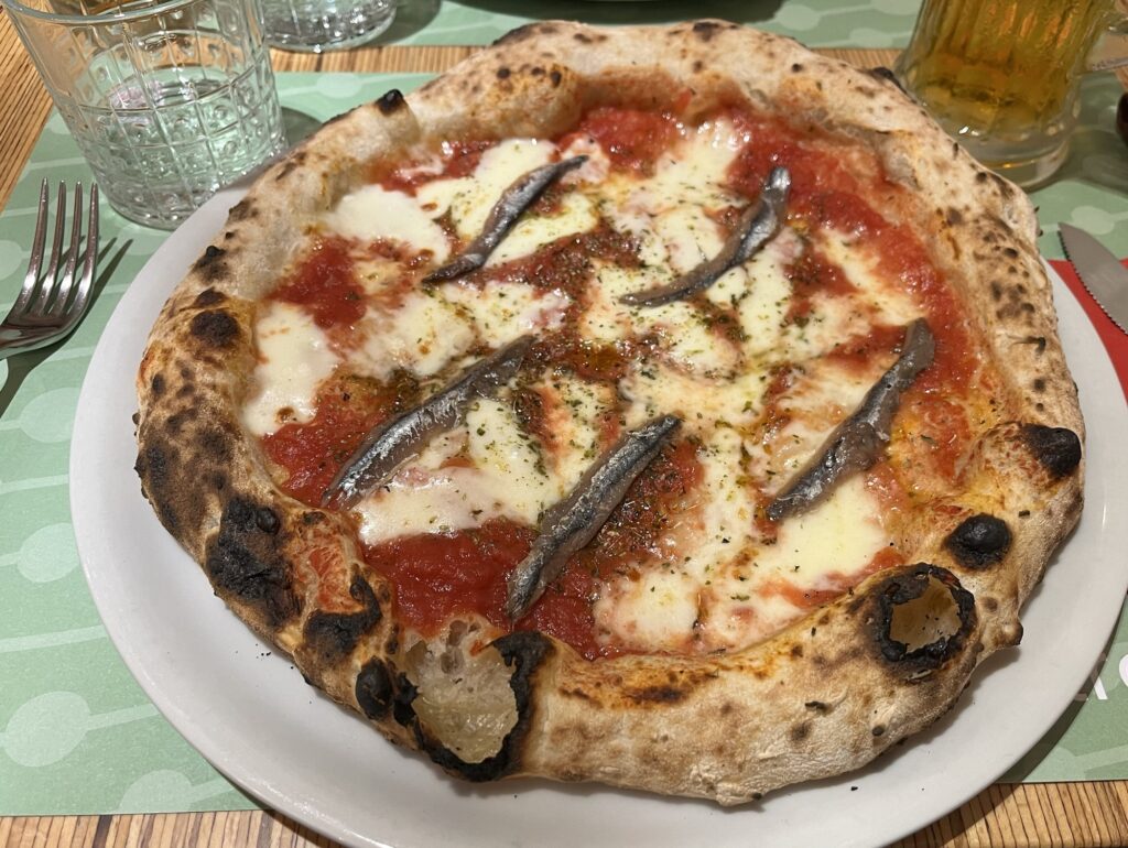 イタリア　ピザ　本場ピッツェリアでの物　アンチョビピッツァ