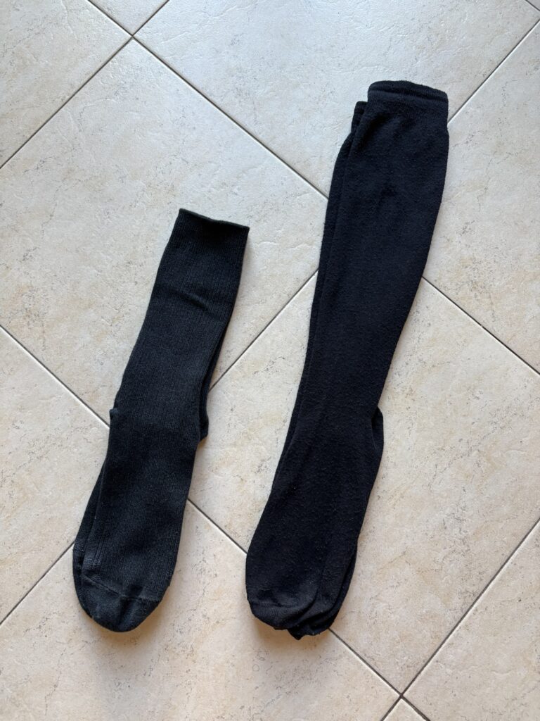 ロングソックスとロングポーズの比較。