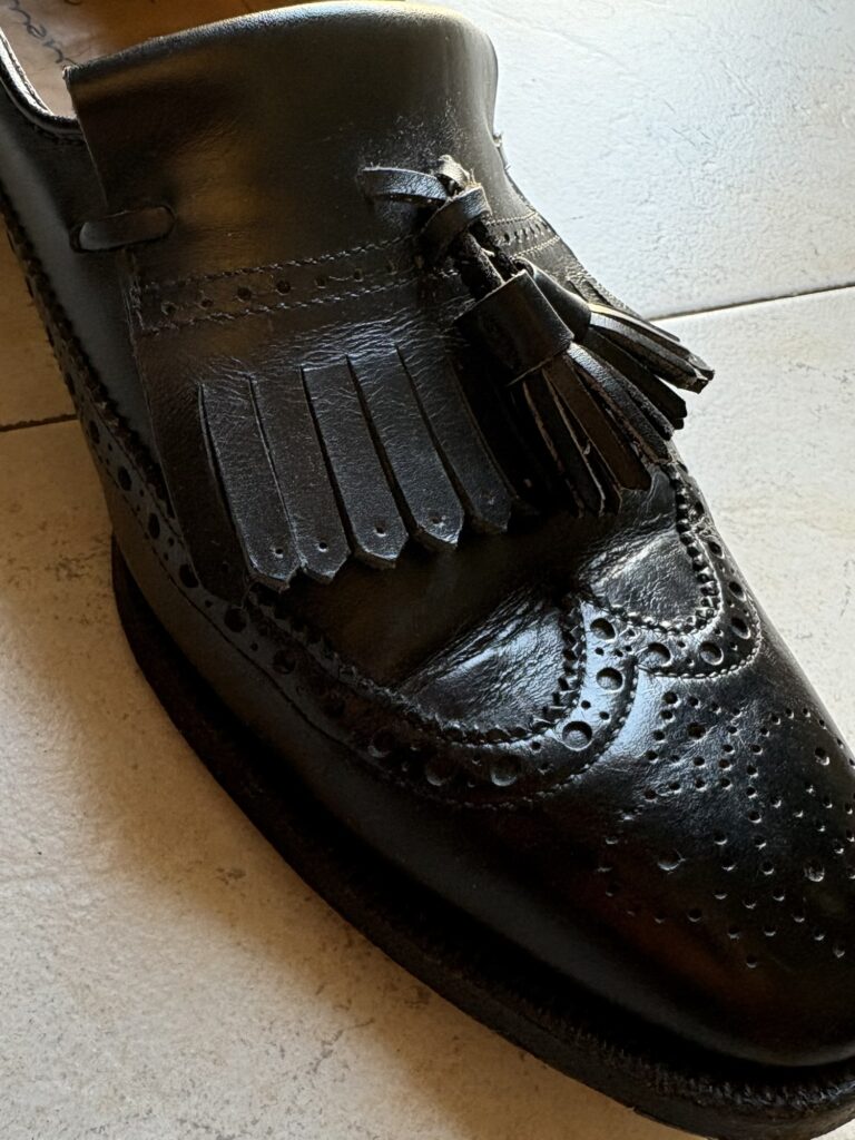 イタリアのシューメーカー Enzo Bonafèのキルトタッセルローファー
フロントの様子。