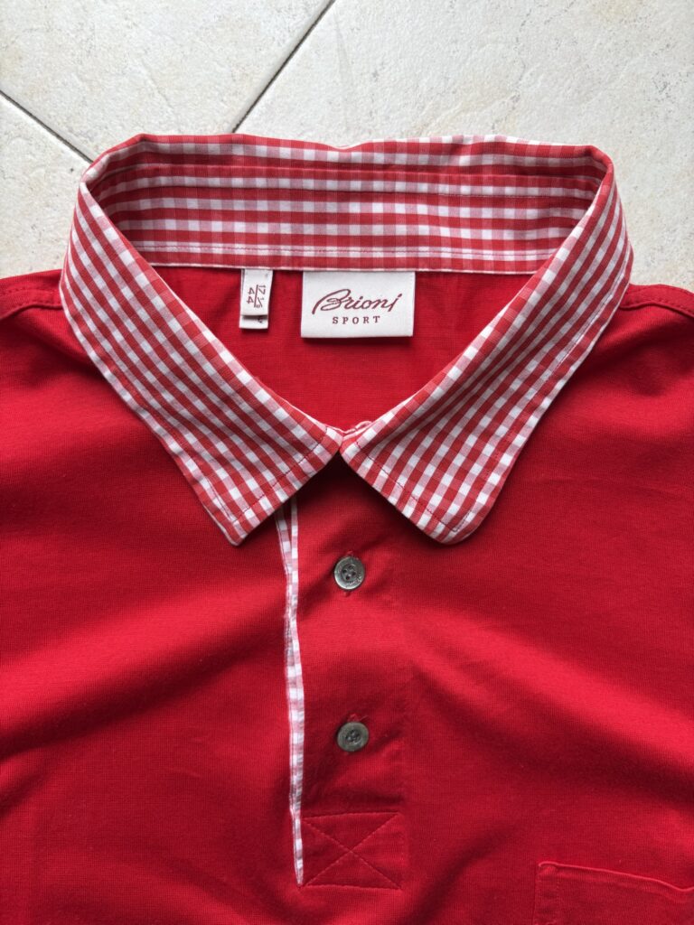 ブリオーニスポーツの半袖シャツの襟元部分
