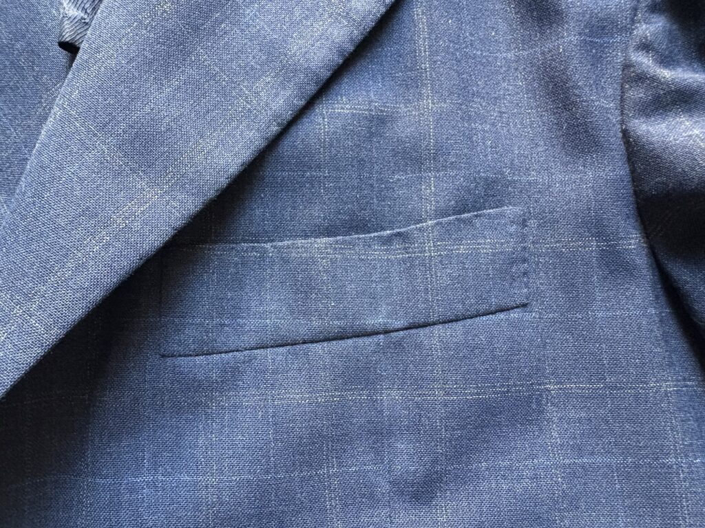 Kitonの特別なライン Ciro paone cucito per Tie Your Tieのスーツ。　胸ポケットの様子。