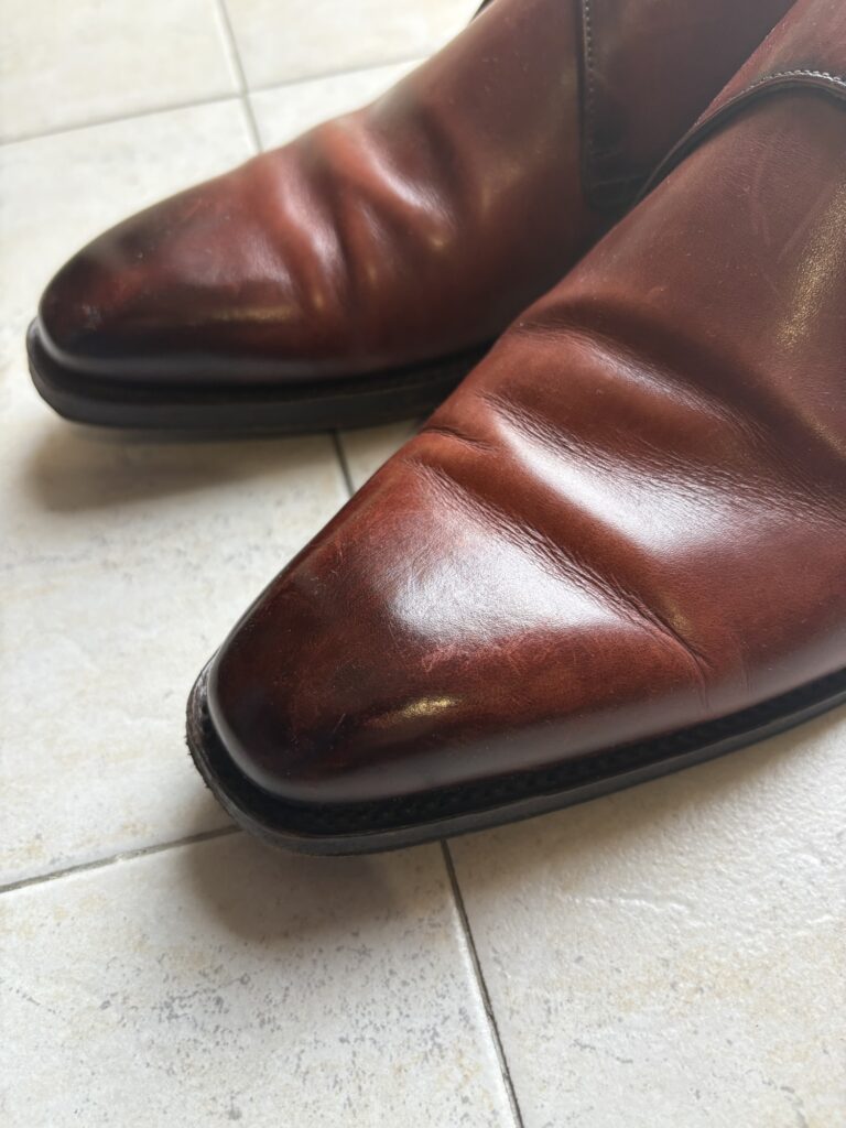 Sutor Mantellassiのシングルモンクストラップシューズ　フォルムの様子