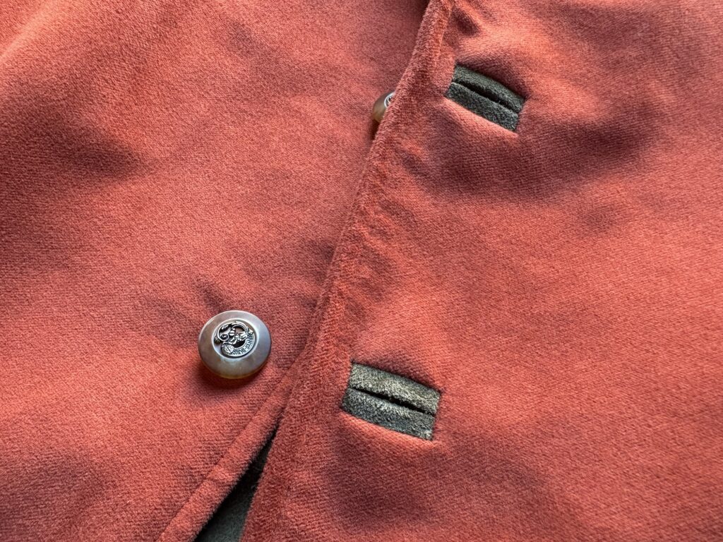 ARNYS PARISのコットンジャケット　ボタン周りの様子