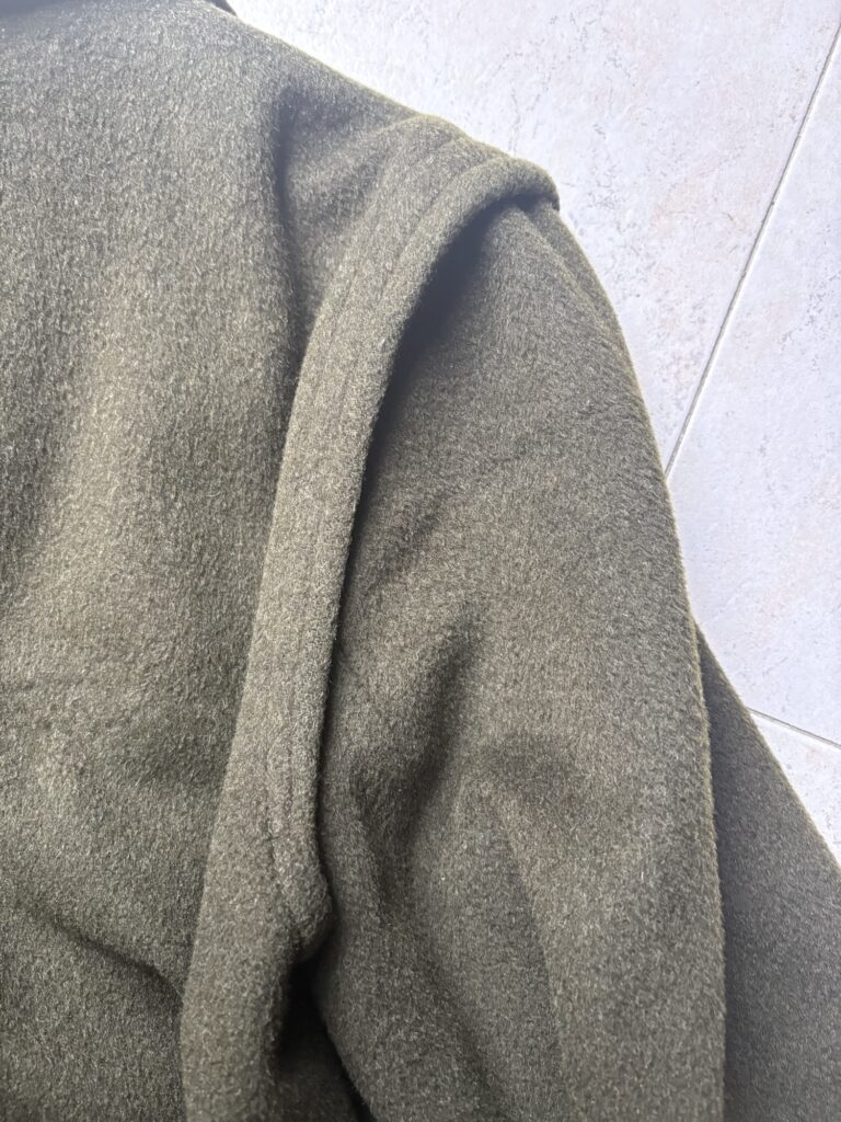 Steinbockのローデンコート　袖付の様子