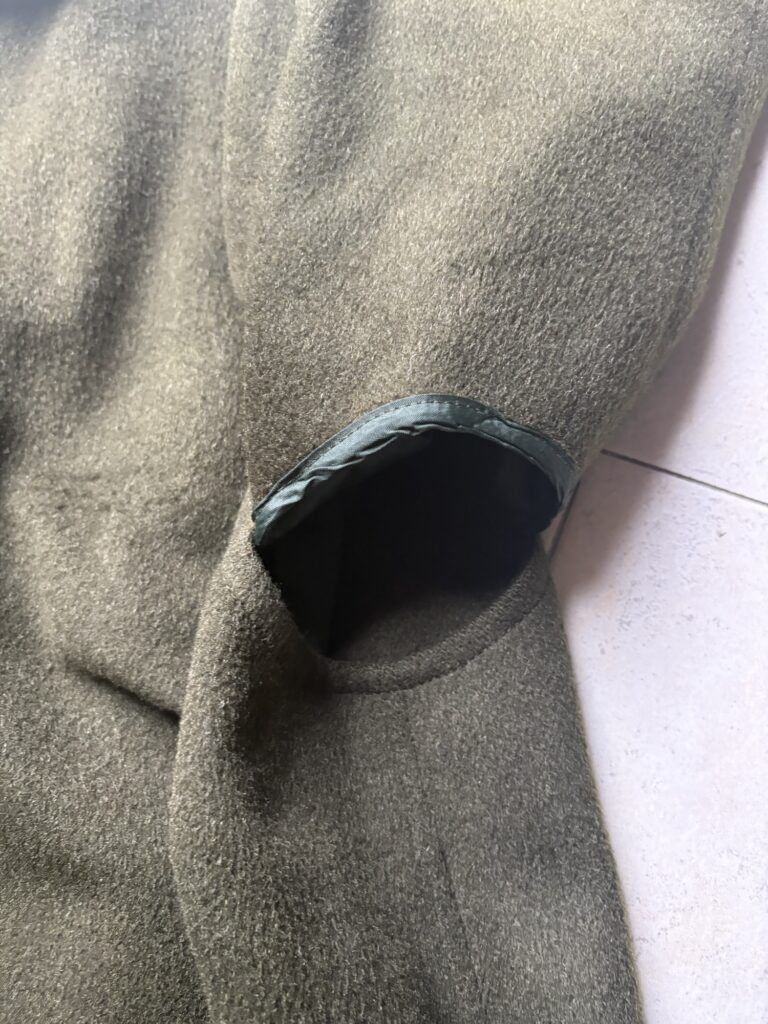 Steinbockのローデンコート　脇下のスリット