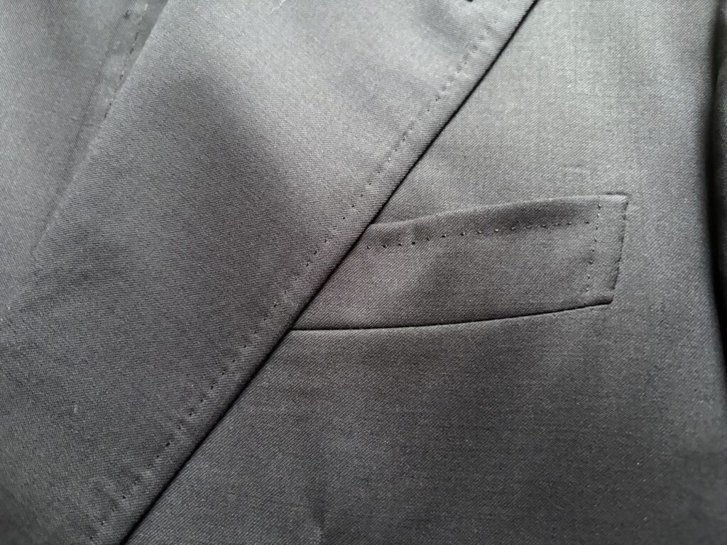 ブリオーニのジャケットの胸ポケット