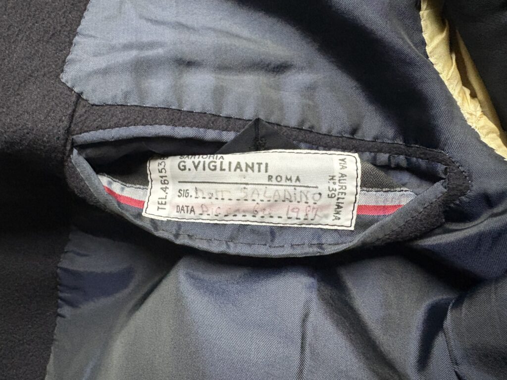ローマのサルトリア G.VIGLIANTI ネイビーフランネルブレザー　タグの様子