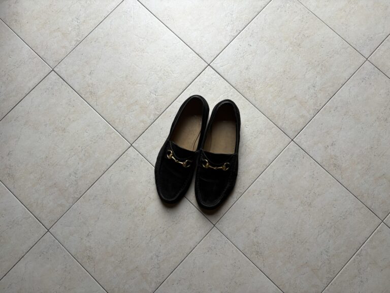 クラシックに昇華したデザイン GUCCI ビットローファー