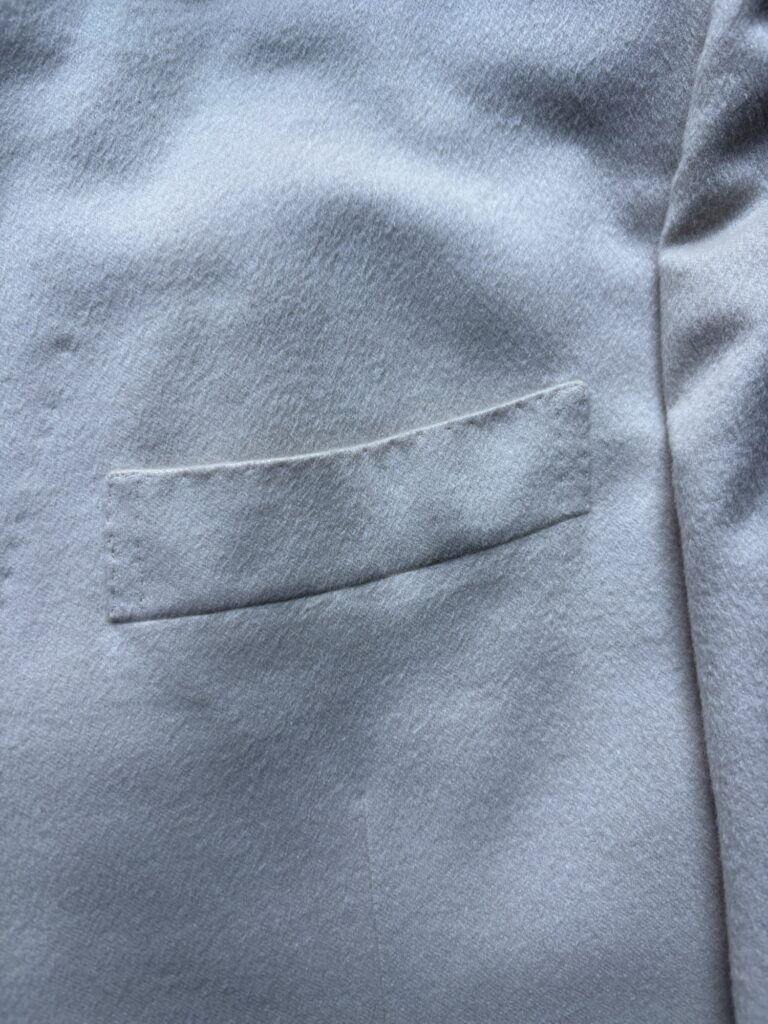 Kiton ホワイトカシミヤフランネルジャケット　胸ポケット