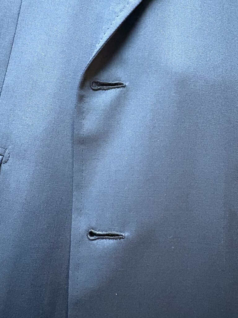 Brioni ネイビーブレザー　ボタンホール