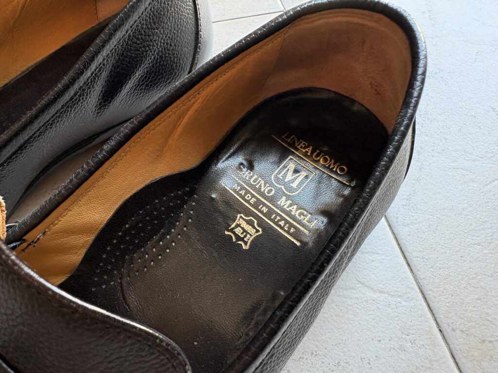 Bruno Magli Grain Leather Penny Loafers　インソールのロゴ
