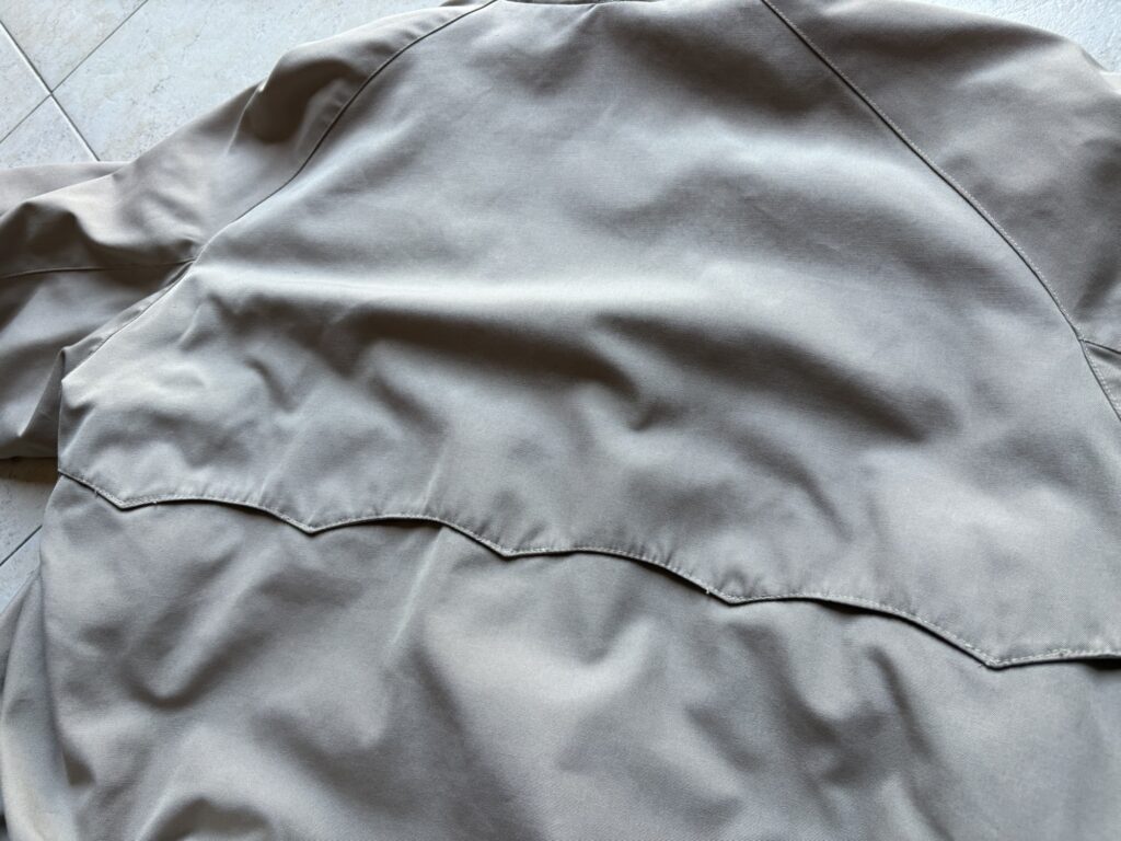Baracuta G9 ハリントンジャケット　スイングトップ　アンブレラヨークの様子