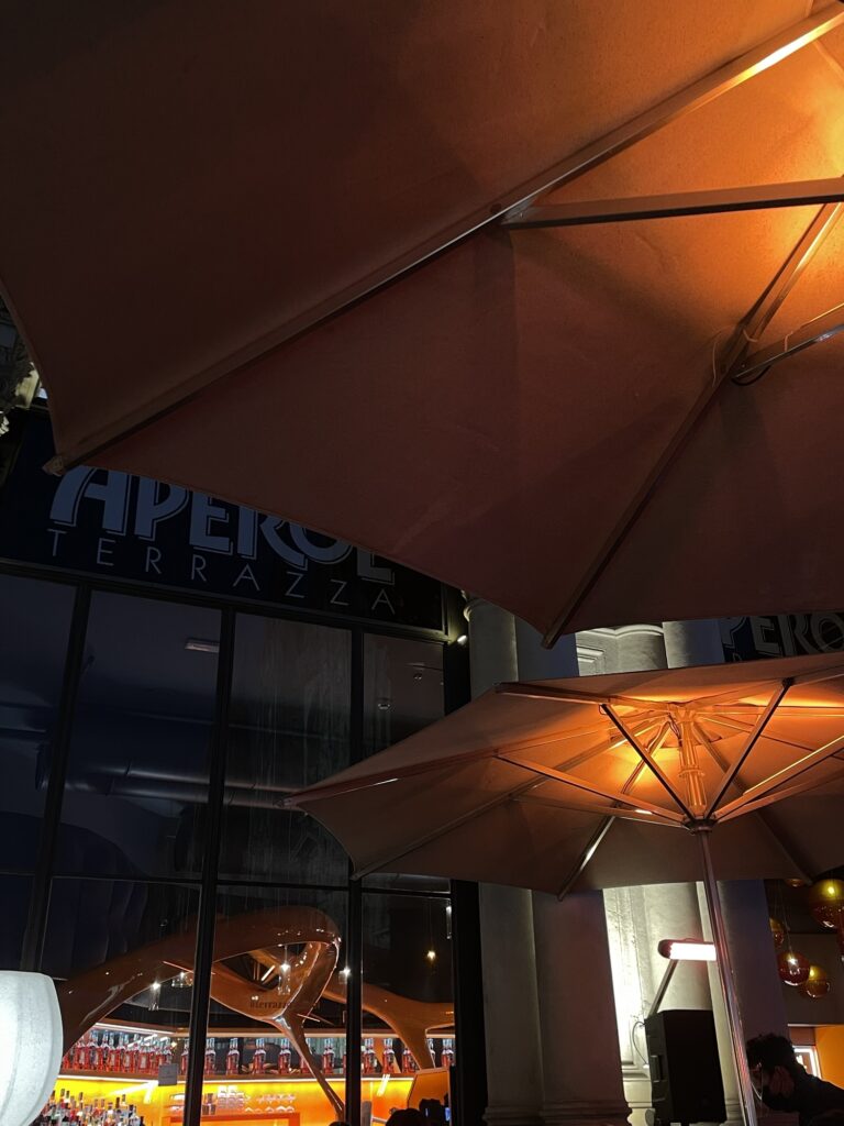 夕方から夜、Aperol terrazza