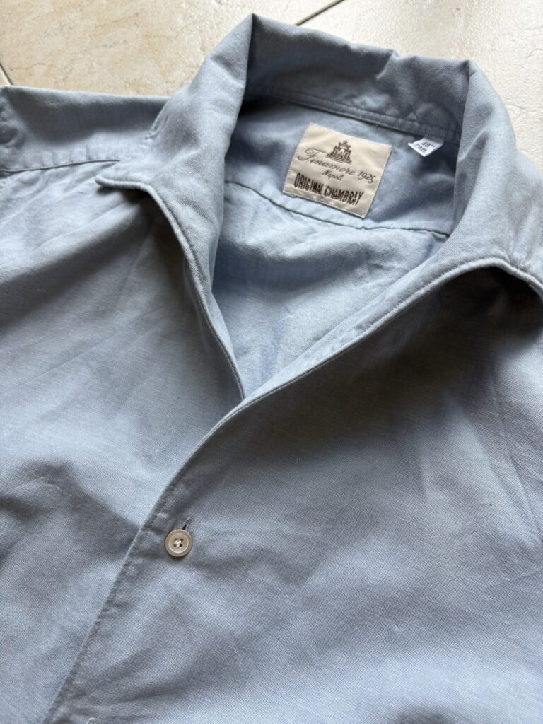 Finamore 1925 Chambray Shirt ワンピースカラーの襟の様子